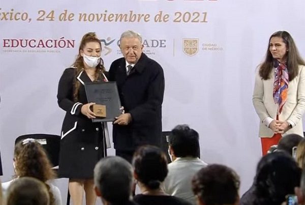 AMLO entrega el Premio Nacional de Deportes 2021