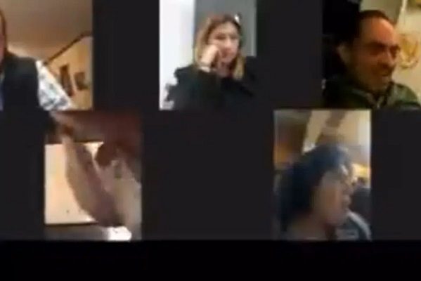 Diputado local del PAN en CDMX olvida apagar su cámara en el baño #VIDEO