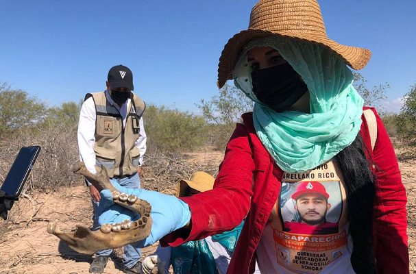 Madres Buscadoras de Sonora encuentran más de 20 cuerpos en fosas