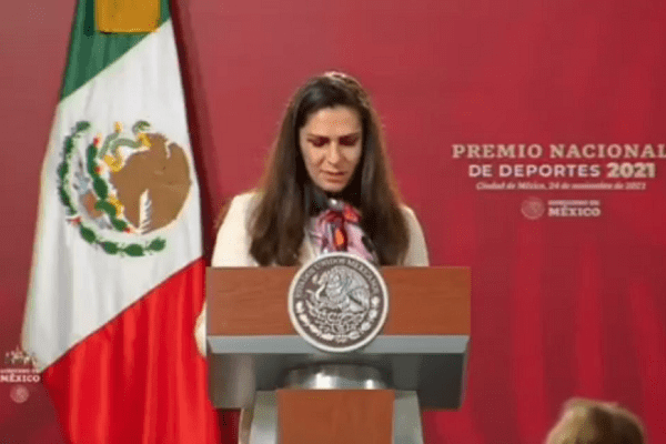 “Abro asteriscos”, exhiben en redes a Ana Guevara por error en discurso #VIDEO