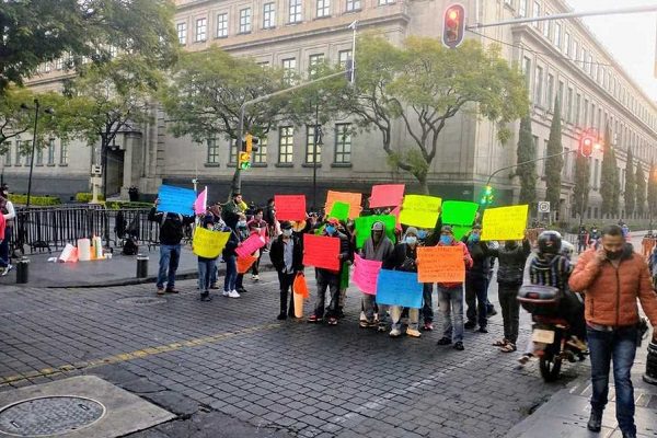 Transportistas de Oaxaca suman cuatro días de protestas en Zócalo capitalino