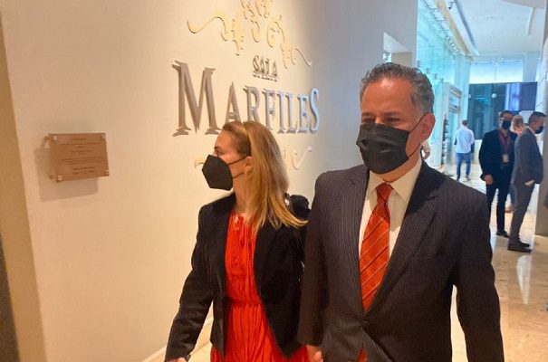 Santiago Nieto reaparece en evento de Nuevo León tras renunciar a la UIF