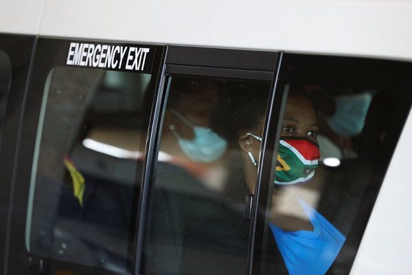 Deportistas buscan salir de Sudáfrica por alerta ante nueva variante covid