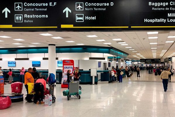 EE.UU. esperará para decidir si suspende vuelos con Sudáfrica ante nueva variante