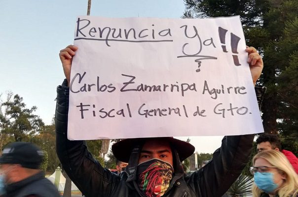 Entre golpes y empujones se manifestaron en visita de AMLO en Irapuato #VIDEOS