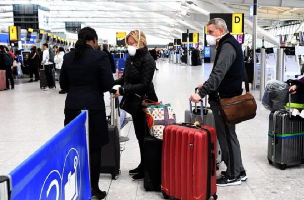 EE.UU. y Canadá restringirán vuelos desde Sudáfrica y siete países por variante Omicrón