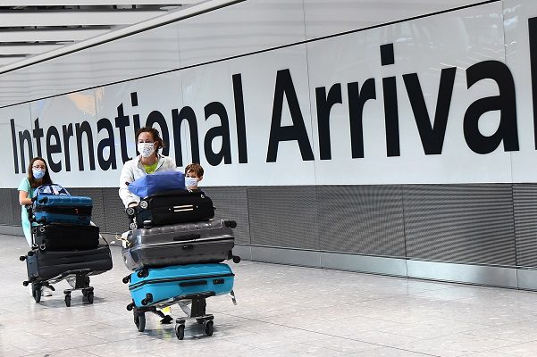 Europa cierra sus fronteras a países africanos ante alarma por nueva variante