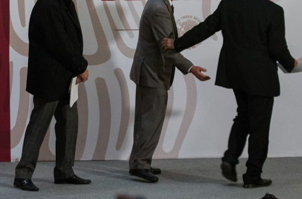 Presidencia asegura que es falso el "código de vestimenta" que prohíbe tatuajes