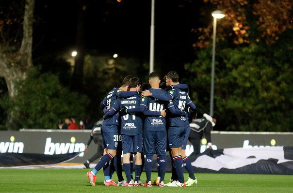 Portugal detecta 13 casos de la variante Ómicron en equipo de fútbol