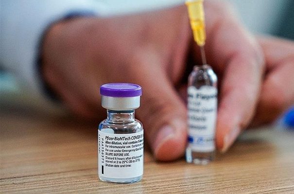 Pfizer trabaja en vacuna contra variante Ómicron que estaría lista en 95 días