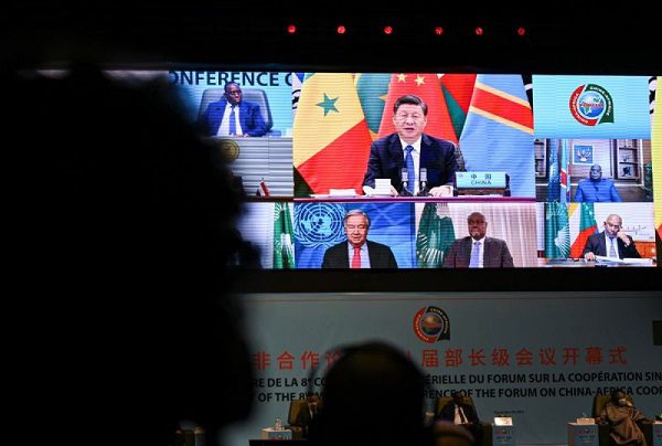 China promete mil millones de dosis de vacunas anticovid a África