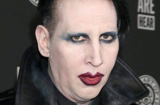 Catean la casa de Marilyn Manson por denuncias de abuso físico y sexual
