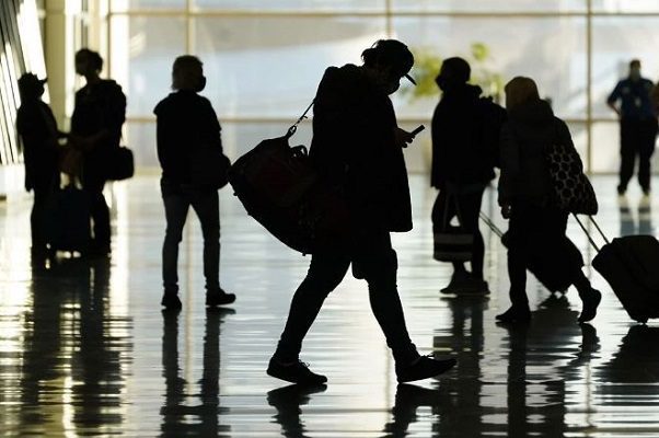 Ante Ómicron, OMS aconseja a mayores de 60 años y personas vulnerables no viajar