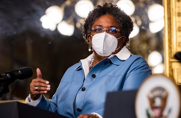 Barbados renuncia a monarquía y se convierte oficialmente en una república