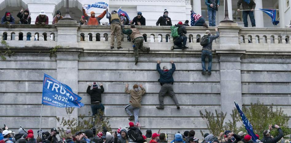 Trumpista dice que no irá a prisión por ser rubia y la condenan a 2 meses por asalto a Capitolio