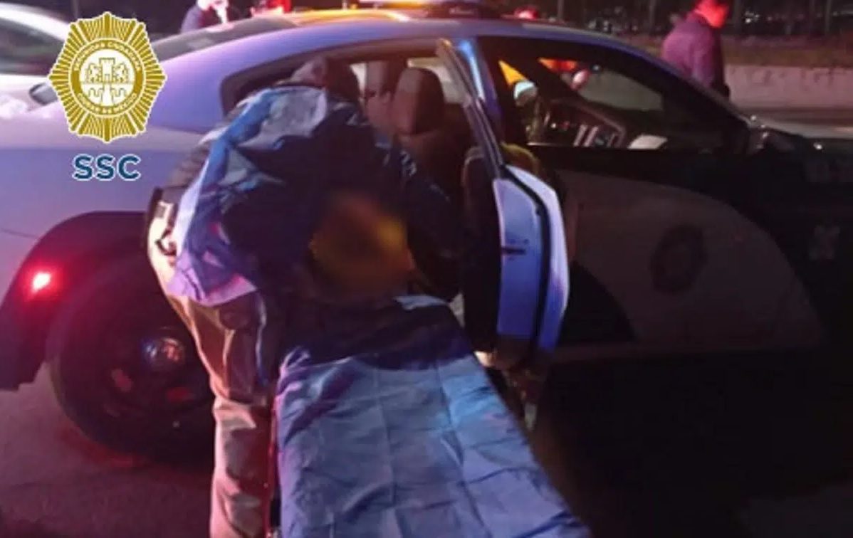 Bebé nace en patrulla