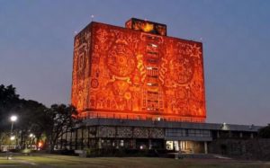 UNAM ‘pinta’ de naranja Biblioteca Central y Estadio Olímpico por el 25N