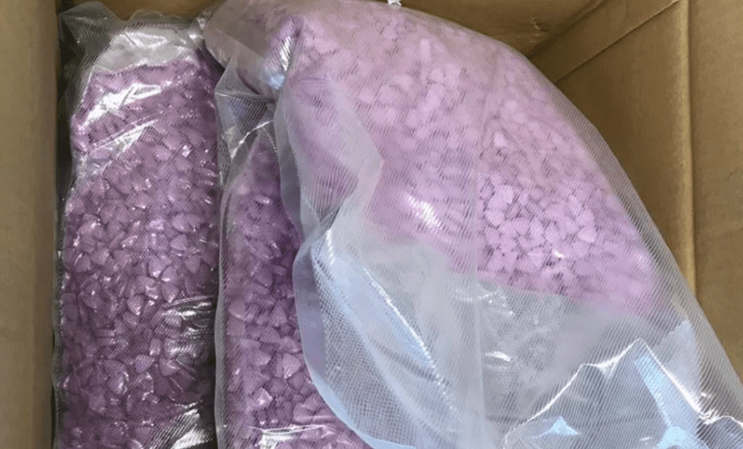 Pareja austriaca compra ropa por internet y recibe cargamento de droga