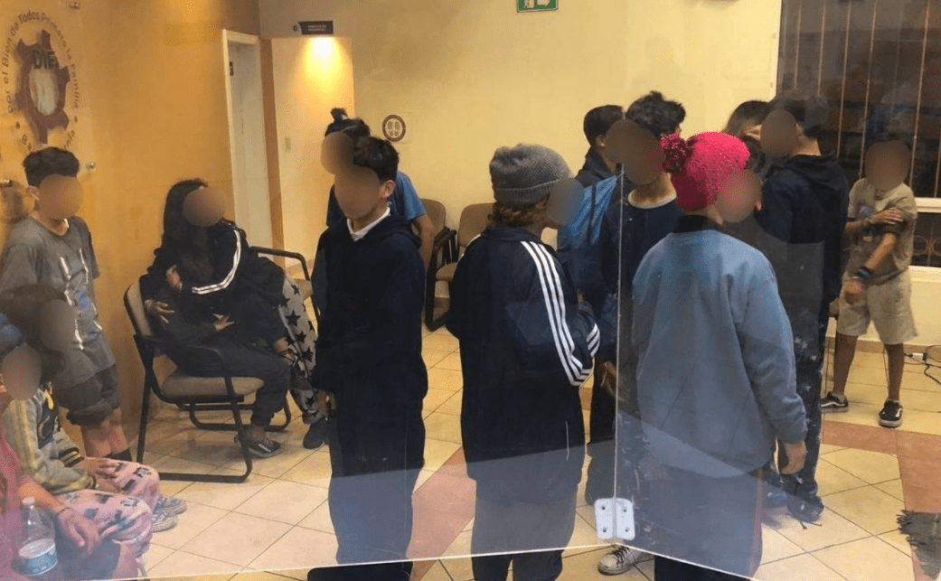 Menores se amotinan en albergue del DIF; exigen cobijas y comida