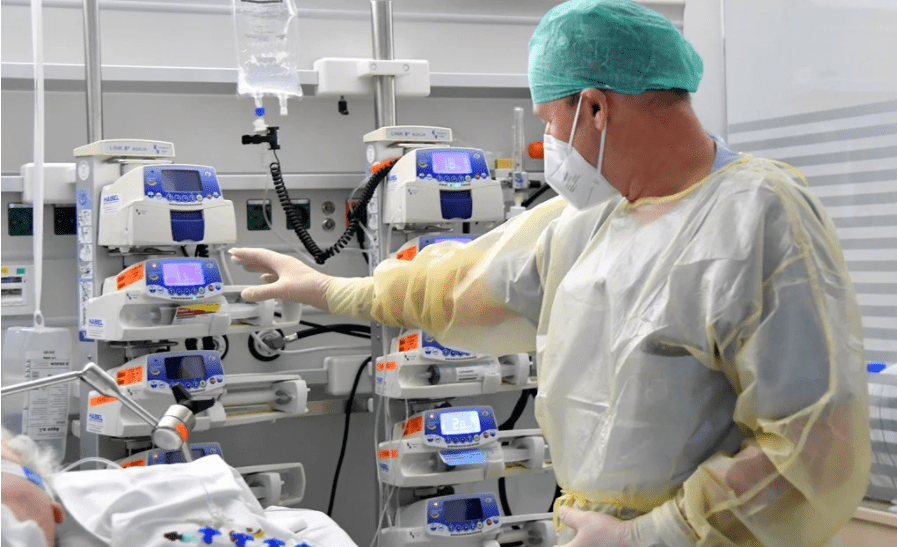 Mujer despierta de coma el día que la iban a desconectar por COVID