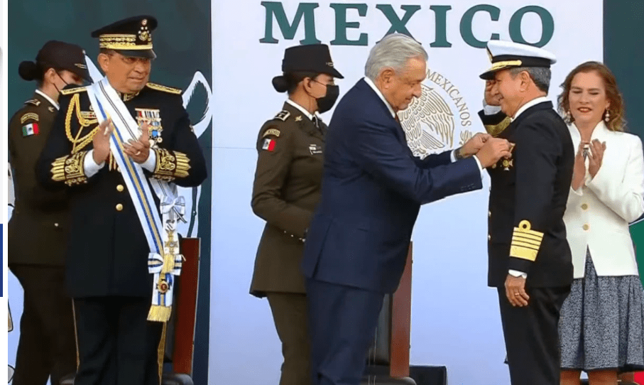 AMLO entrega condecoraciones a Luis Cresencio Sandoval y Rafael Ojeda