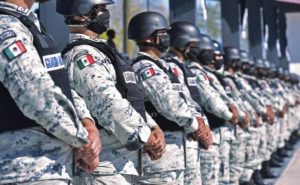 Elementos de la Guardia Nacional se manifiestan contra sus jefes