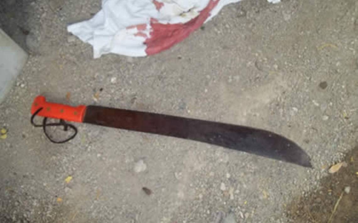 Hombre asesina a machetazos a su esposa