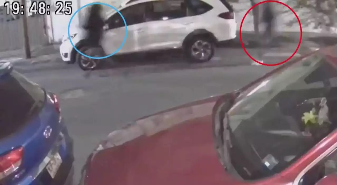 Le roban su auto a una mujer