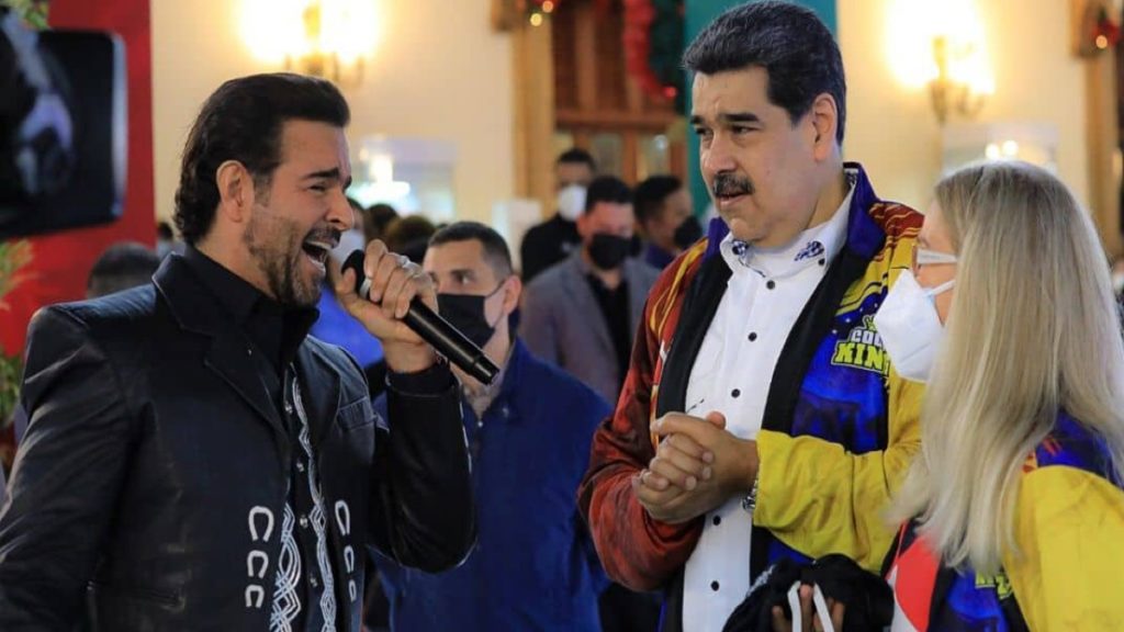 Pablo Montero le canta a Maduro