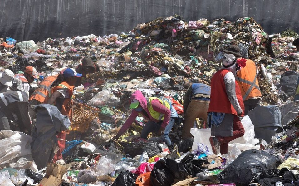 Senado aprueba regular pepenadores y reciclaje obligatorio