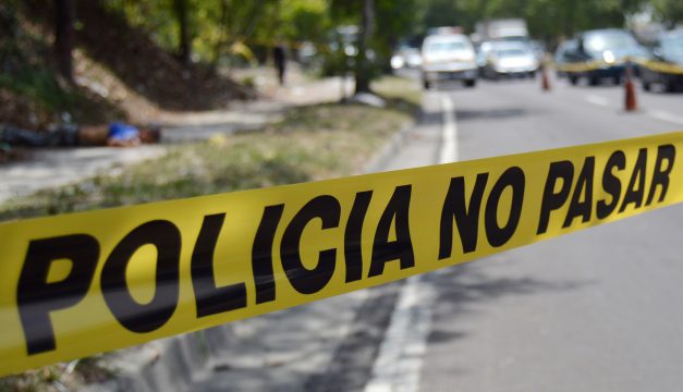 Hallan cuerpo de hombre ahorcado en parque La Concordia, EDOMEX