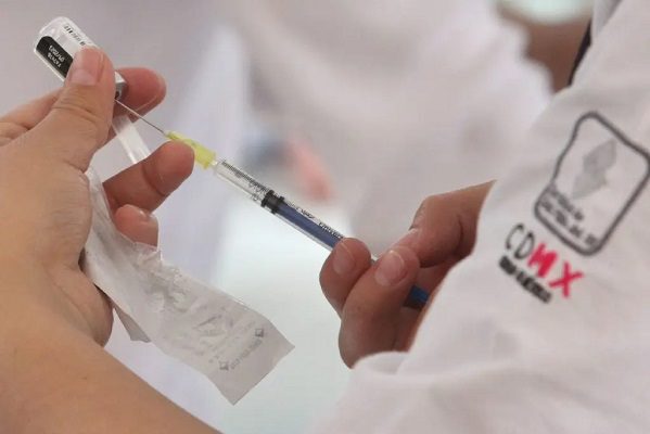 Cofepris autoriza uso de combinación inyectable de fármacos contra Covid-19