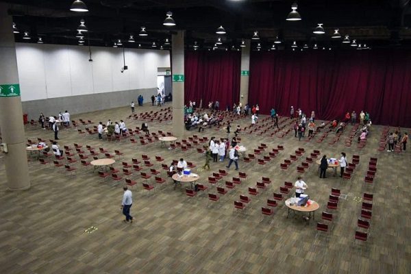 CDMX habilita Pepsi Center para vacunar a jóvenes de entre 15 a 17 años