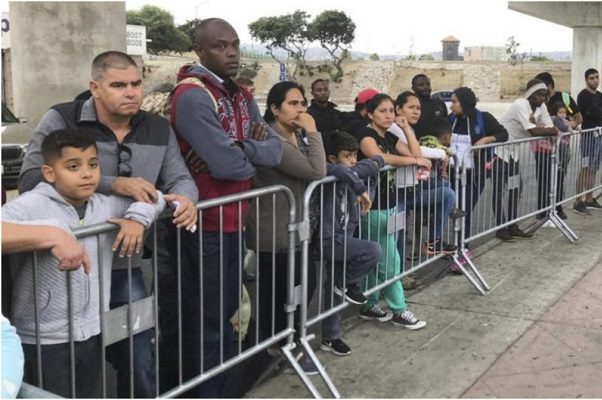 México acepta reimplementar 'Quédate en México' “por razones humanitarias”: SRE