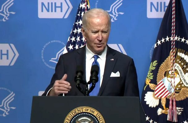 Joe Biden presenta un plan para enfrentar la variante Ómicron