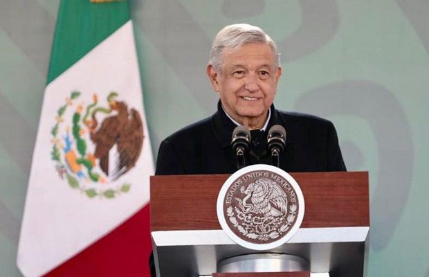 AMLO asegura que aguinaldos a funcionarios se pagarán completos este año