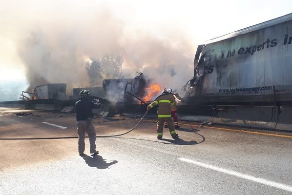 Tráileres chocan en Arco Norte, se incendian y provocan caos vial