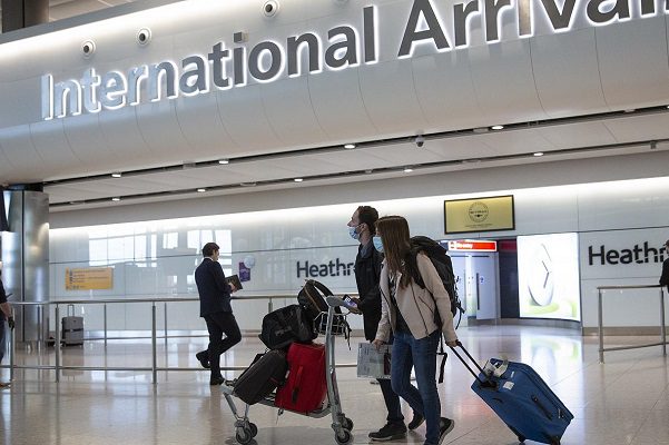 Reino Unido solicita test negativo obligatorio para viajar al país