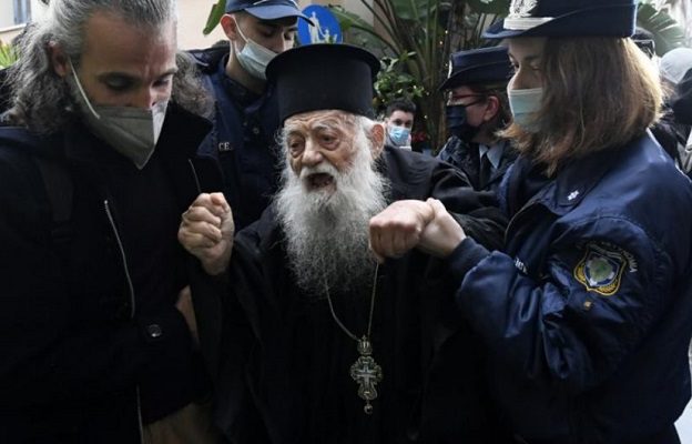 "Eres un hereje", gritó sacerdote ortodoxo al Papa Francisco en Grecia