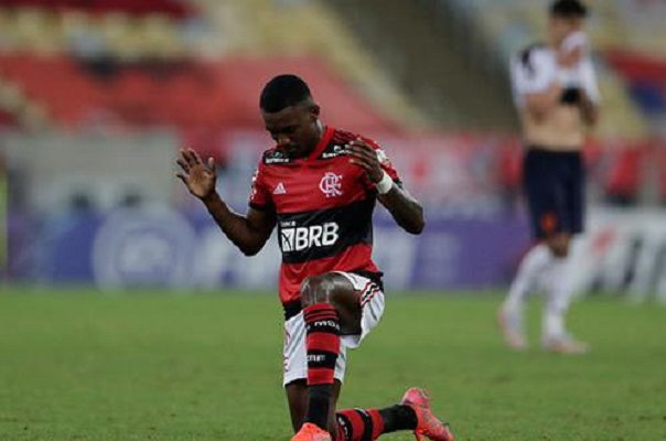 Ramon jugador de Flamengo, atropella y causa muerte de ciclista