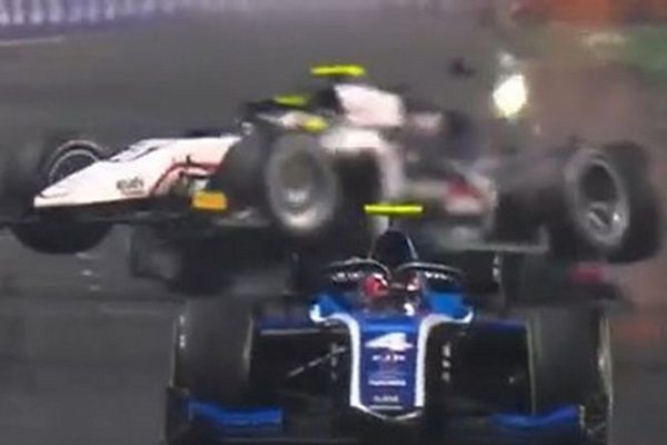 Hospitalizan a dos pilotos tras accidente en GP de Arabia Saudita en Fórmula 2