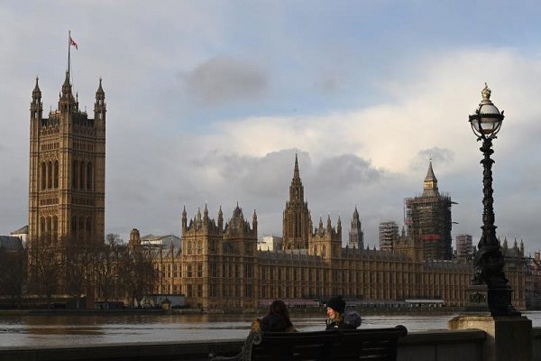 Encuentran rastros de cocaína en lavabos del Parlamento británico