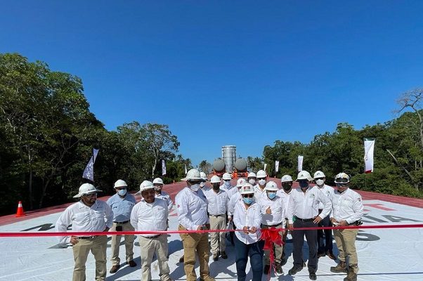 Nahle inaugura puente que conecta puerto con refinería de Dos Bocas