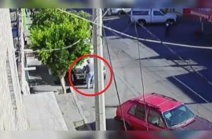 Niño de 10 años atropella por error a su abuelo, en Aguascalientes #VIDEO