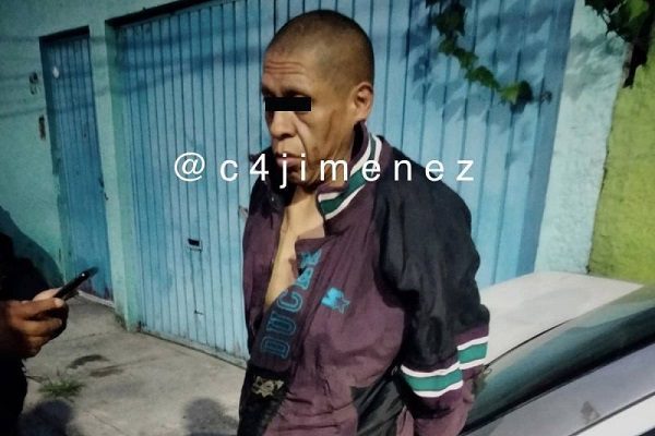 Cae sujeto por asesinar a su madre a botellazos, en Iztapalapa