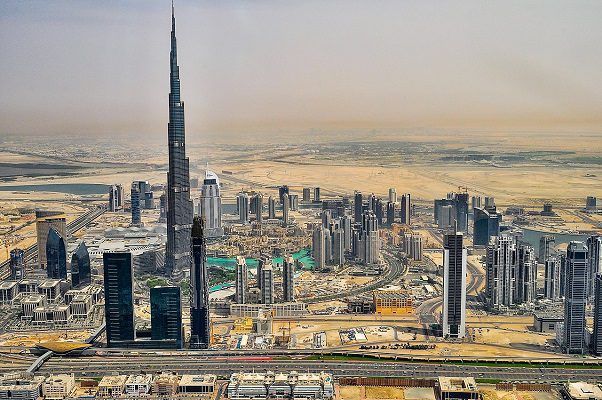 Emiratos Árabes Unidos cambia semana laboral a cuatro días y medio