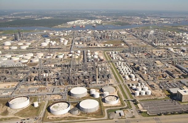 Pemex pagaría más del doble por la refinería Deer Park, revela Bloomberg