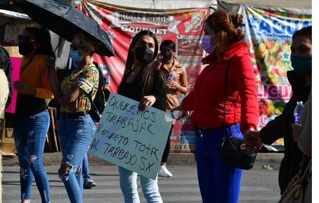 Trabajadoras sexuales bloquean avenida Insurgentes Norte