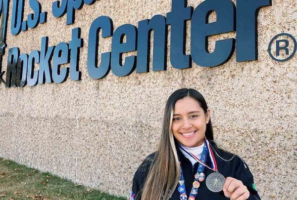 Estudiante sonorense recibe la medalla "Right Stuff" de la NASA