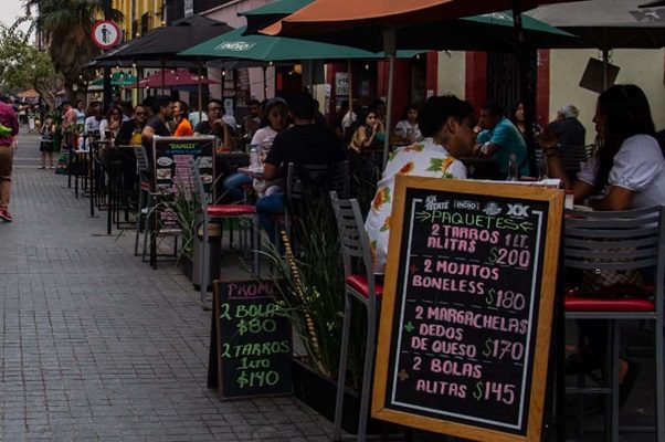 CDMX analiza ampliar horario y aforo de bares y antros